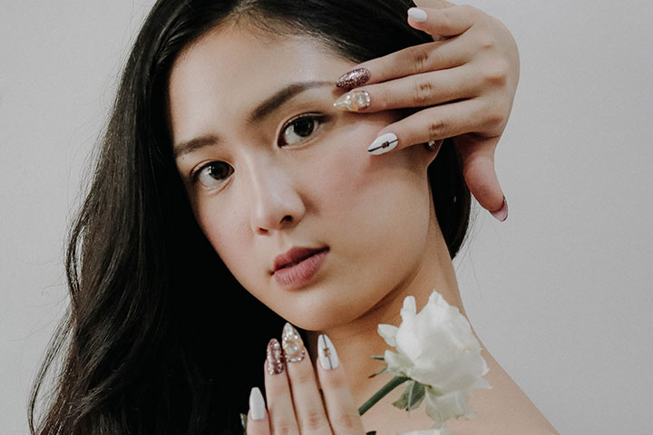 Here Are The Christmas Nails Trends To Follow